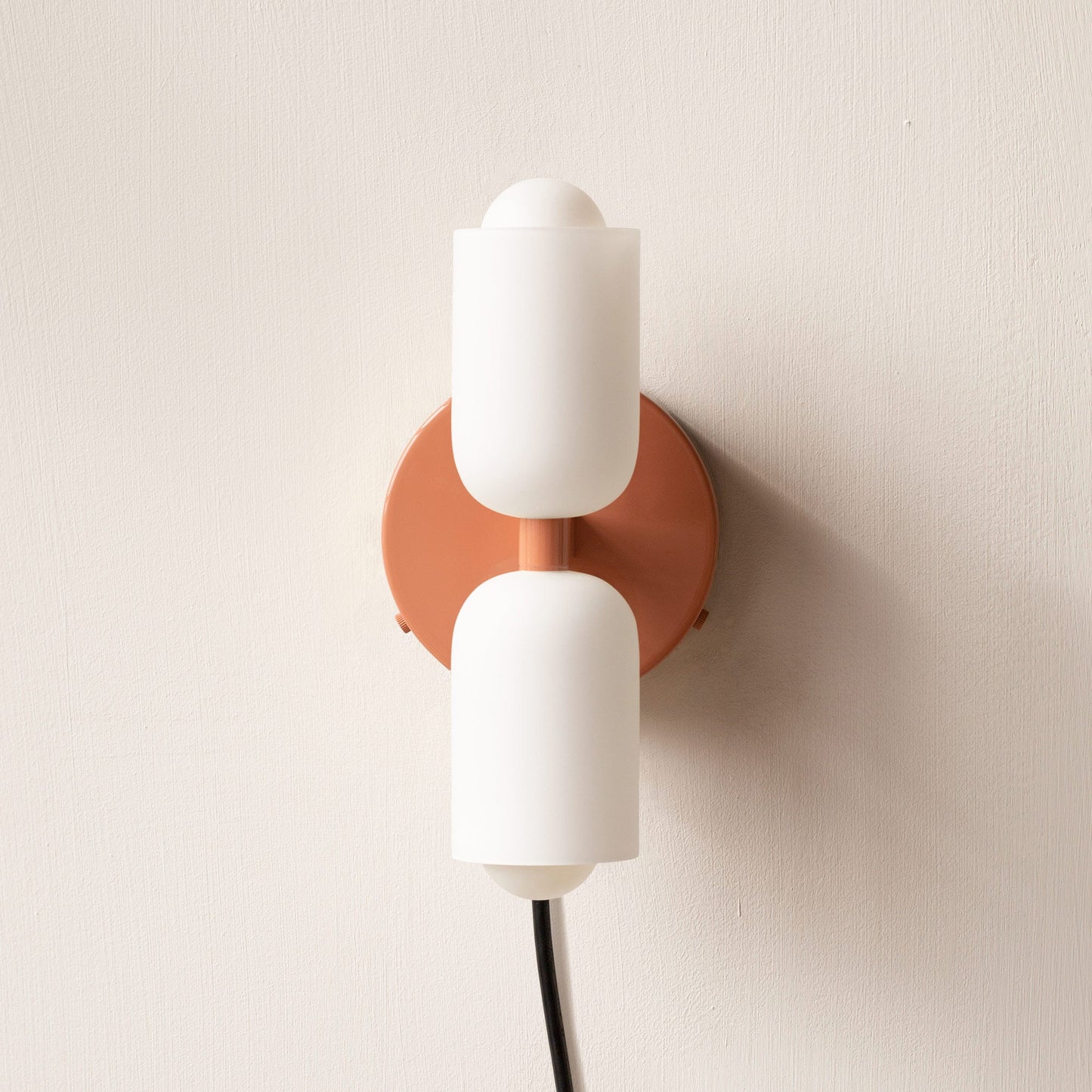 Acryl-LED-Wandleuchte mit richtungsweisendem Design