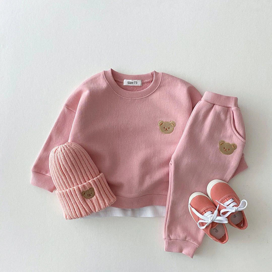Ensemble bébé en coton doux avec pantalon et bonnet assorti