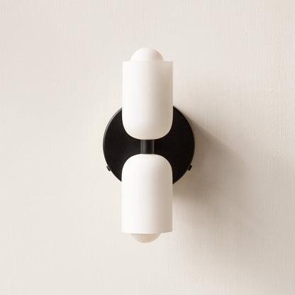 Acryl-LED-Wandleuchte mit richtungsweisendem Design
