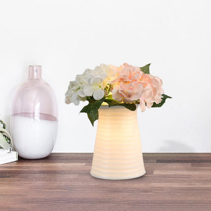 Elegante Nachttischlampe aus Glas fürs Schlafzimmer
