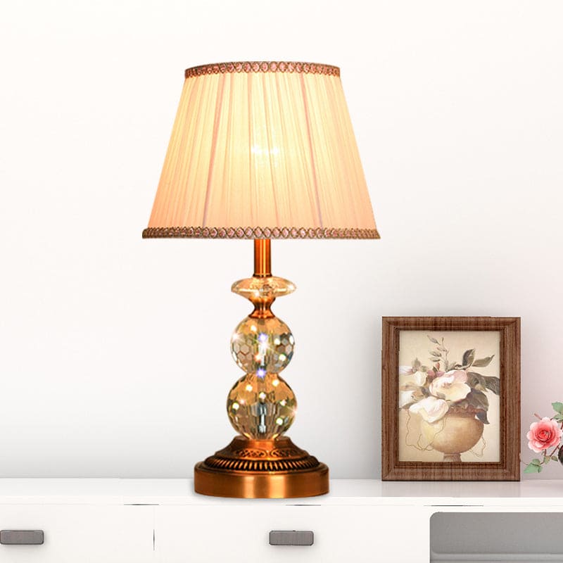 Lampe de table élégante forme conique cristaux taillés