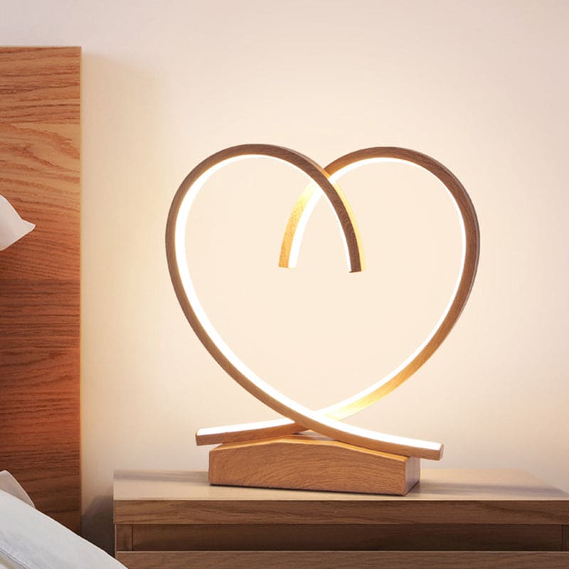 Table de nuit en bois massif design cœur romantique