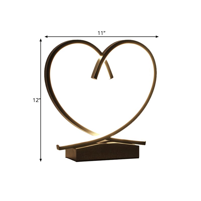 Table de nuit en bois massif design cœur romantique