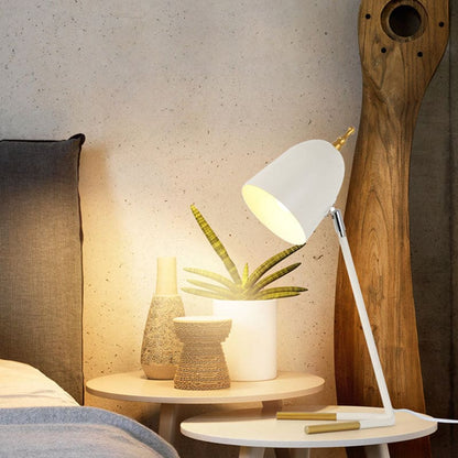 Elegante Schreibtischlampe aus Metall mit Kuppellampenschirm