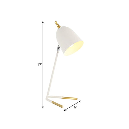 Lampe de table en métal à abat-jour dôme