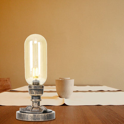 Elegante Metall-Tischlampe mit industriellem Lampenschirm
