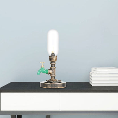Elegante Metall-Tischlampe mit industriellem Lampenschirm