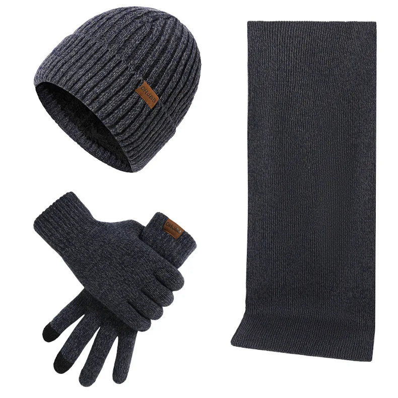 Warmes Winterset mit Mütze, Schal und Handschuhen