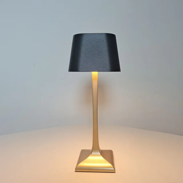 Kompakte quadratische LED-Schreibtischlampe