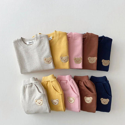 Ensemble bébé en coton doux avec pantalon et bonnet assorti
