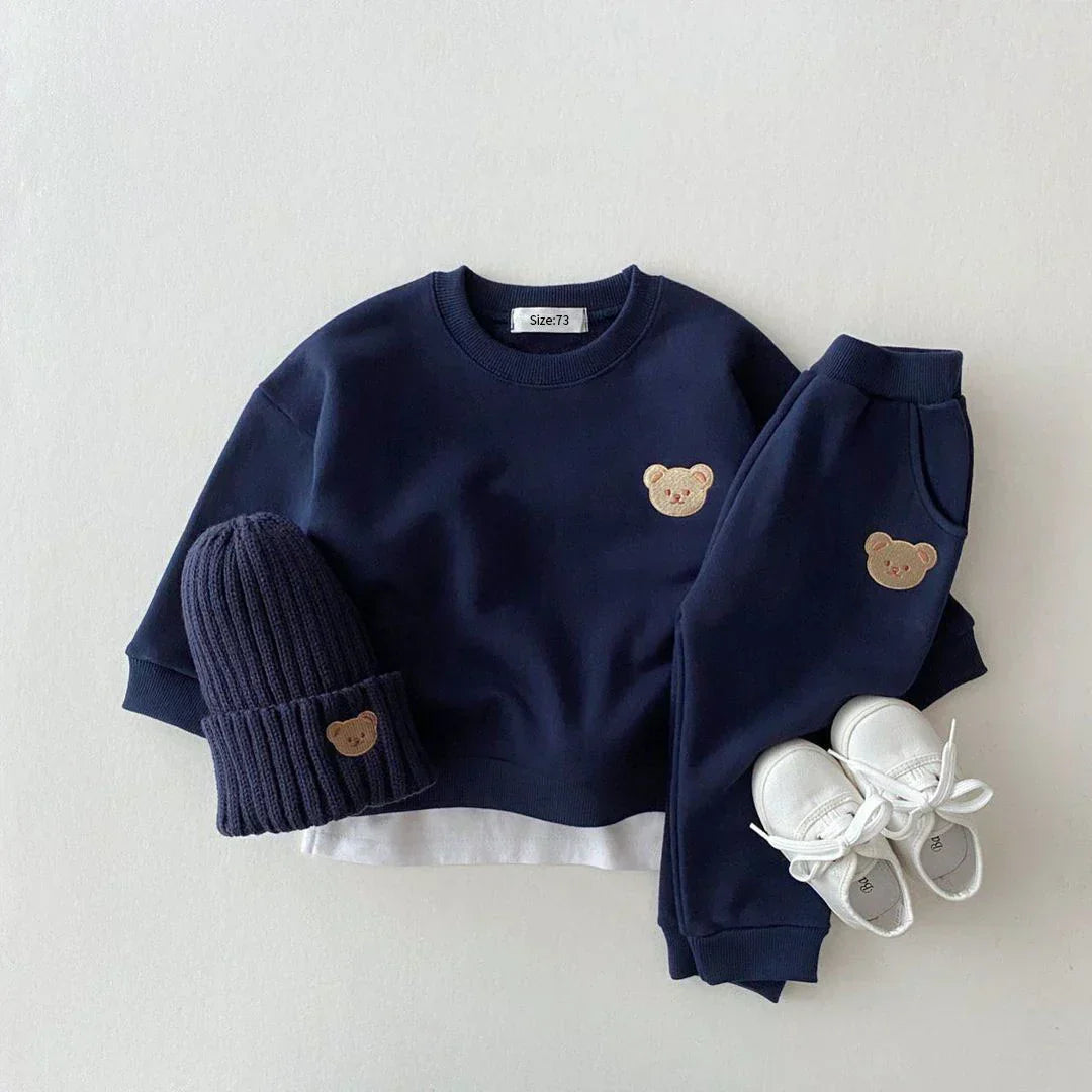Ensemble bébé en coton doux avec pantalon et bonnet assorti