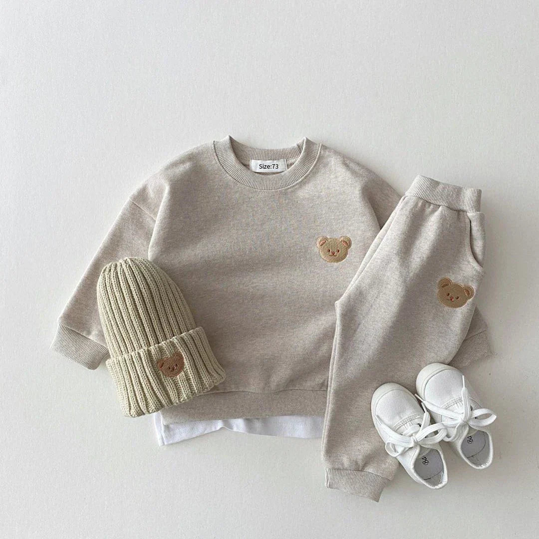 Ensemble bébé en coton doux avec pantalon et bonnet assorti