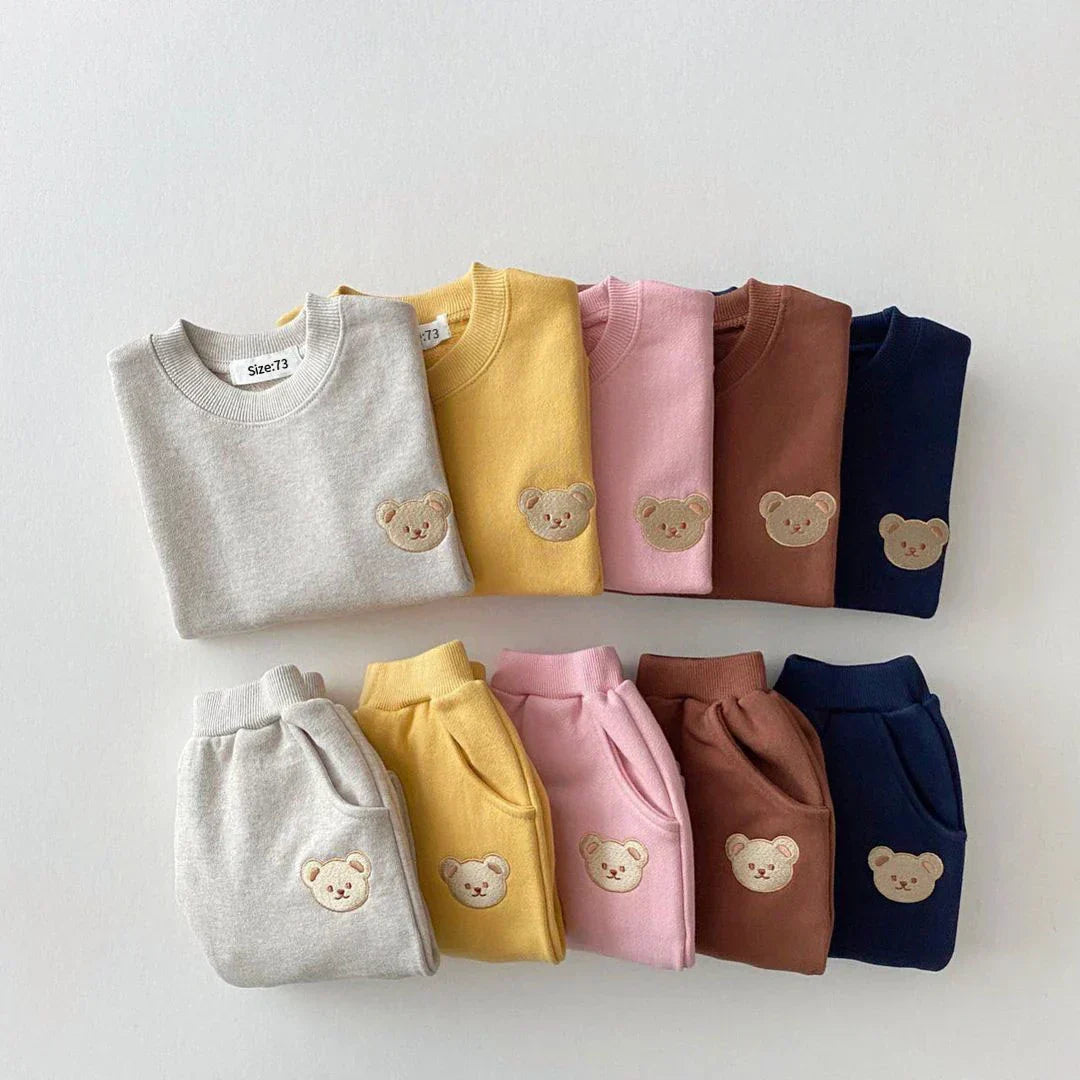 Ensemble bébé en coton doux avec pantalon et bonnet assorti