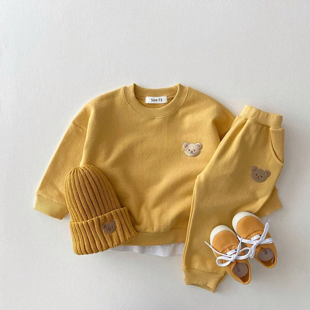 Ensemble bébé en coton doux avec pantalon et bonnet assorti