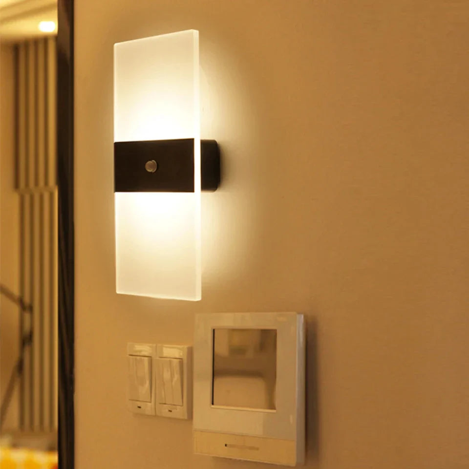Elegante wiederaufladbare LED-Wandlampe