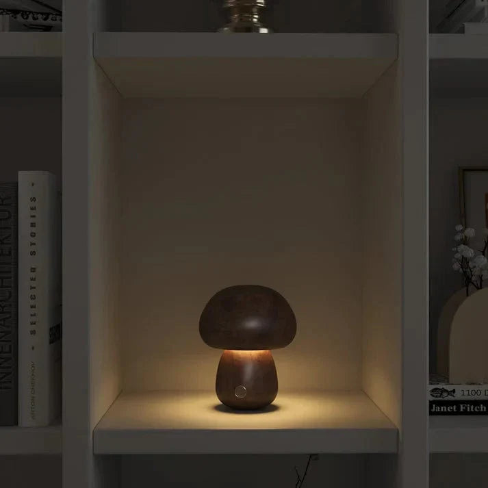 Pilzlampe aus natürlichem Holz