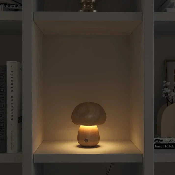 Pilzlampe aus natürlichem Holz