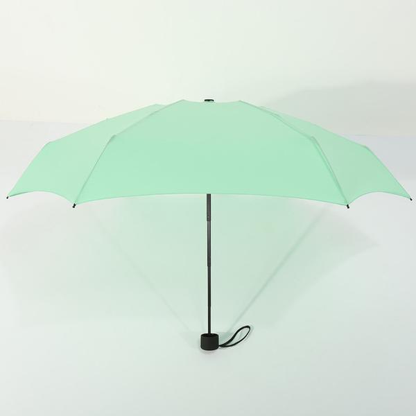 Ultraleichter und robuster faltbarer Regenschirm